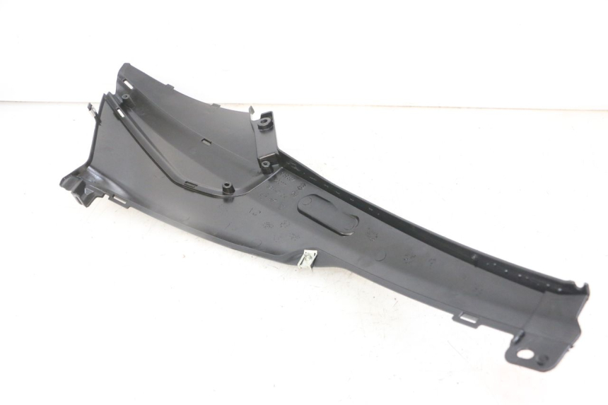 photo de LEFT UNDERSEAT PANEL PIAGGIO NRG POWER PUREJET 50 (2018 - 2021) - Zoom on usage condition