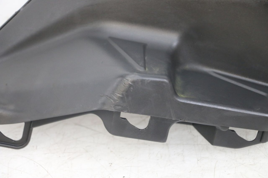 photo de LEFT UNDERSEAT COVER SYM ORBIT III 3 4T 50 (2018 - 2021) - Fixing points details