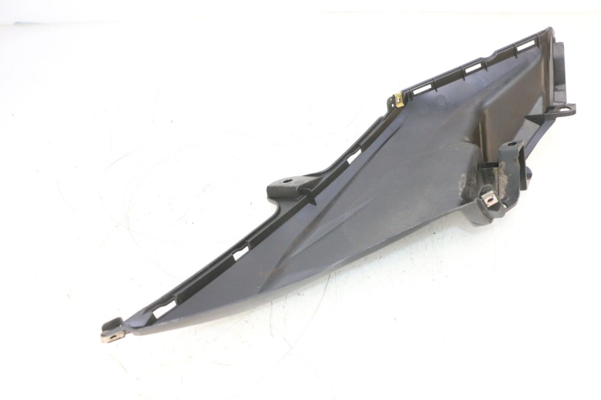 photo de LEFT UNDERSEAT COVER SYM ORBIT III 3 4T 50 (2018 - 2021) - Fixing points details