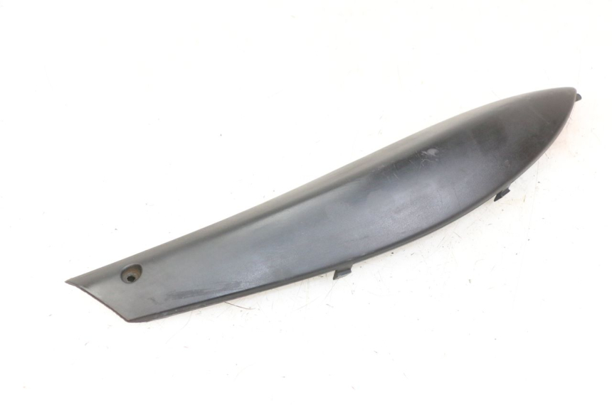 photo de LEFT UNDERSEAT PANEL PIAGGIO BEVERLY 125 (1998 - 2005) - Alternative perspective