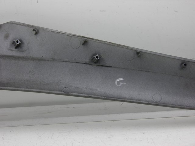 photo de LEFT UNDERSEAT PANEL PIAGGIO MP3 125 (2006 - 2014) - Zoom on usage condition