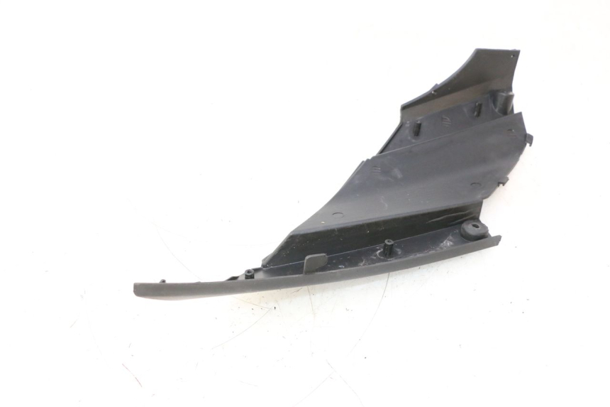 photo de LEFT UNDERSEAT PANEL RAZZO QTR 50 (2011 - 2018) - Alternative perspective