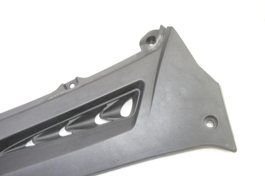 photo de LEFT UNDERSEAT PANEL MAG POWER R-STREET 50 (2016 - 2025) - Zoom on usage condition