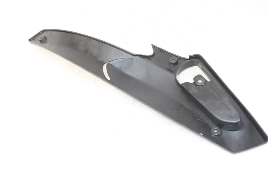 photo de LEFT UNDERSEAT PANEL GILERA RUNNER SL 50 (2006 - 2009) - Zoom on usage condition