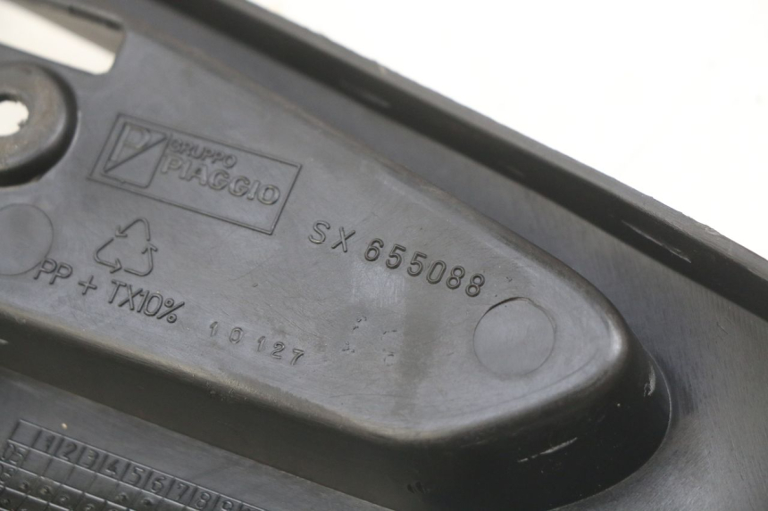 photo de LEFT UNDERSEAT COVER GILERA RUNNER SP 50 (2009 - 2017) - Zoom on usage condition