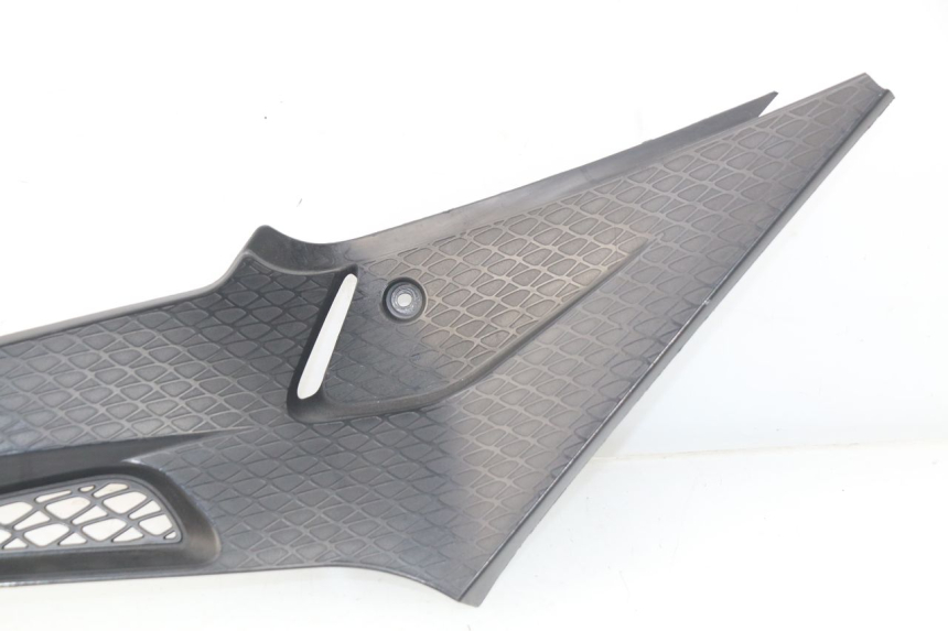 photo de LEFT UNDERSEAT PANEL BMW S RR ABS S1000RR 1000 (2009 - 2011) - Surface and material condition