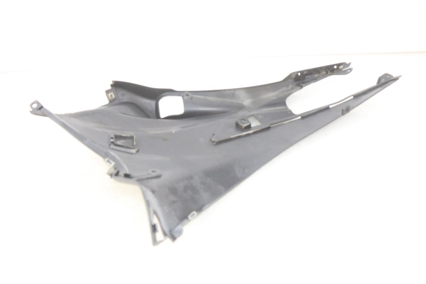 photo de LEFT UNDERSEAT COVER SUZUKI SIXTEEN 125 (2008 - 2010) - Component detail
