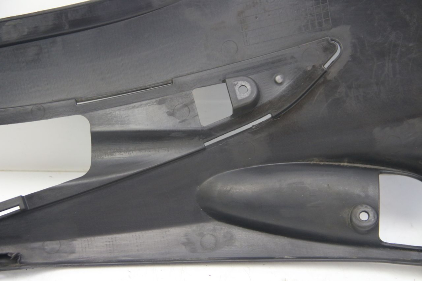 photo de LEFT UNDERSEAT COVER SUZUKI SIXTEEN 125 (2008 - 2010) - Additional view of the item