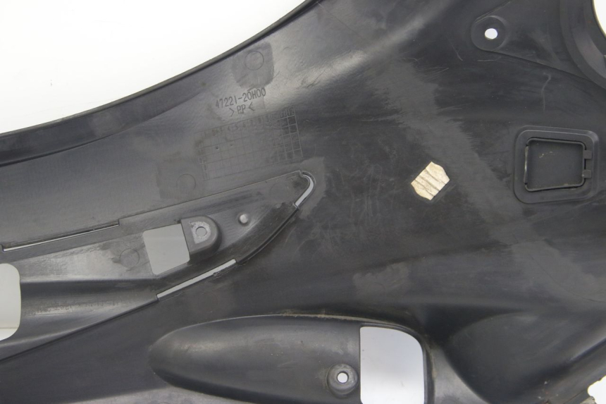 photo de LEFT UNDERSEAT COVER SUZUKI SIXTEEN 125 (2008 - 2010) - Supplementary product photo