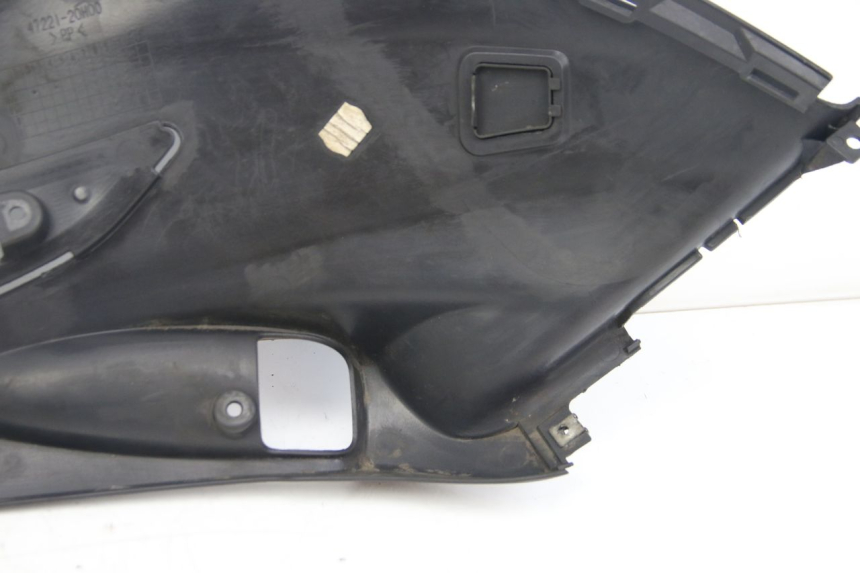 photo de LEFT UNDERSEAT COVER SUZUKI SIXTEEN 125 (2008 - 2010) - Detailed visual inspection
