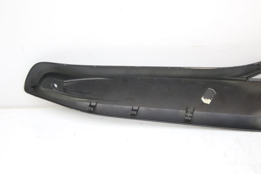 photo de LEFT UNDERSEAT COVER MBK SKYCRUISER 125 (2010 - 2013) - Fixing points details