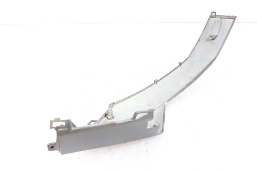 photo de LEFT UNDERSEAT PANEL PEUGEOT SPEEDFIGHT 4 2T 50 (2015 - 2019) - Zoom on usage condition