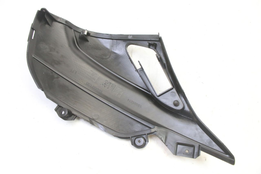 photo de LEFT UNDERSEAT PANEL APRILIA SR 2T 50 (2018 - 2022) - Alternative perspective