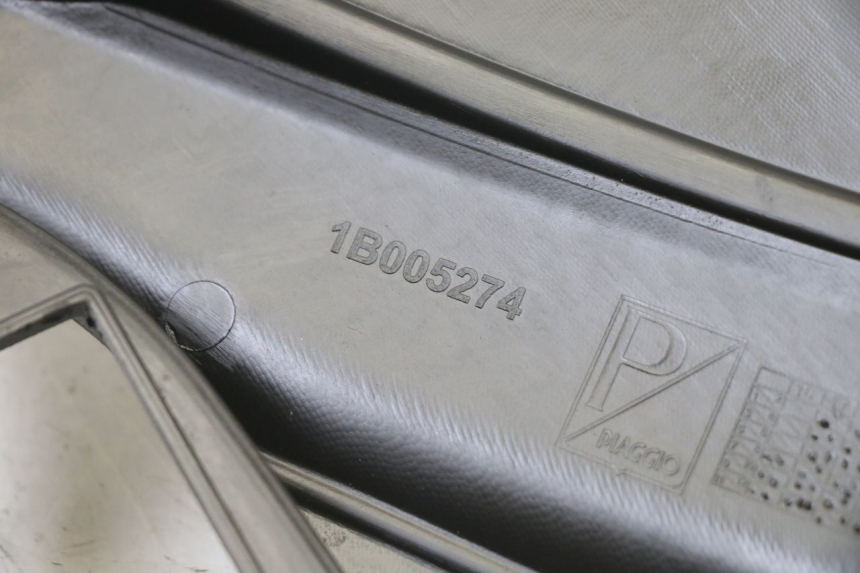 photo de LEFT UNDERSEAT PANEL APRILIA SR 2T 50 (2018 - 2022) - Technical close-up