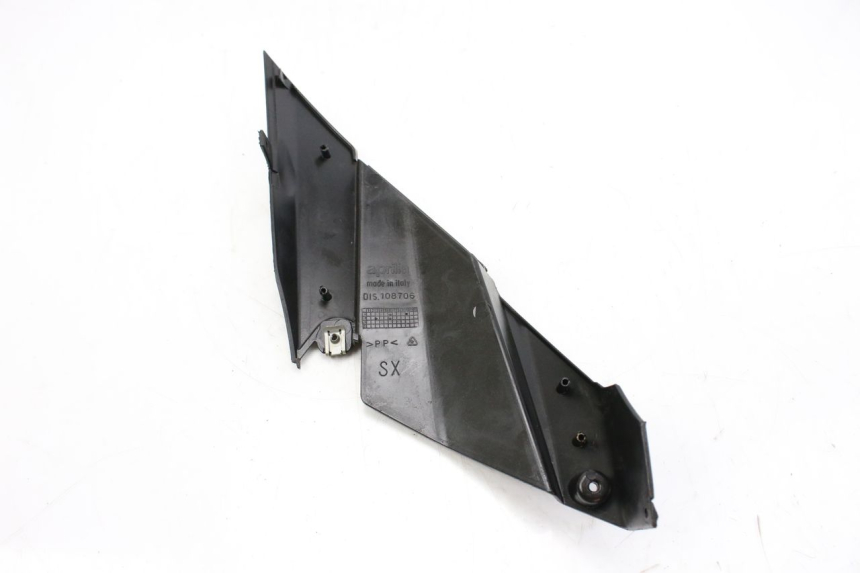 photo de LEFT UNDERSEAT COVER APRILIA SR R 2T LC 50 (2018 - 2021) - Technical close-up