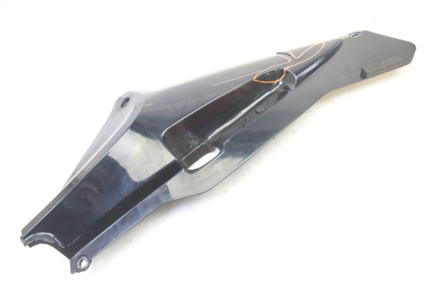 photo de LEFT UNDERSEAT PANEL HONDA ST PAN EUROPEAN 1300 (2002 - 2013) - Zoom on usage condition