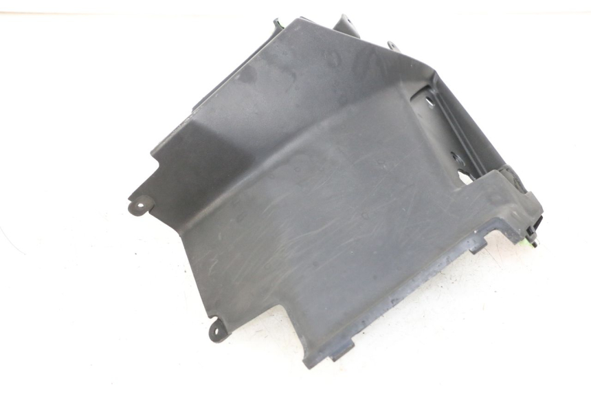 photo de LEFT UNDERSEAT PANEL PEUGEOT STREETZONE 2T 50 (2014 - 2019) - Technical close-up