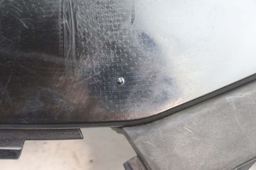 photo de LEFT UNDERSEAT PANEL KYMCO SUPER 8 2T 50 (2007 - 2013) - Zoom on usage condition