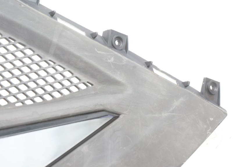 photo de LEFT UNDERSEAT PANEL KYMCO SUPER 8 2T 50 (2007 - 2013) - Technical close-up