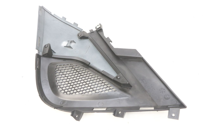 photo de LEFT UNDERSEAT PANEL KYMCO SUPER 8 4T 50 (2018 - 2020) - Zoom on usage condition