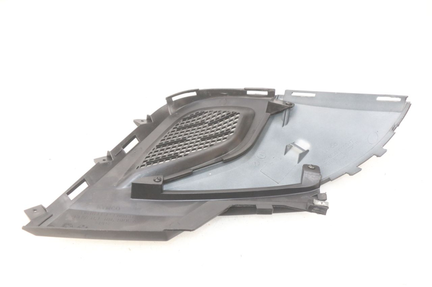 photo de LEFT UNDERSEAT PANEL KYMCO SUPER 8 4T 50 (2018 - 2020) - Alternative perspective