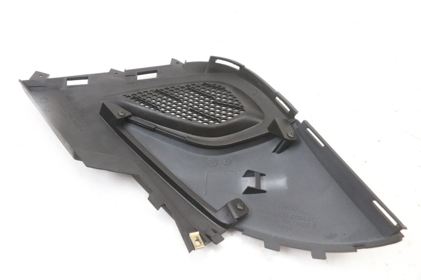 photo de LEFT UNDERSEAT PANEL KYMCO SUPER 8 4T 50 (2018 - 2020) - Alternative perspective