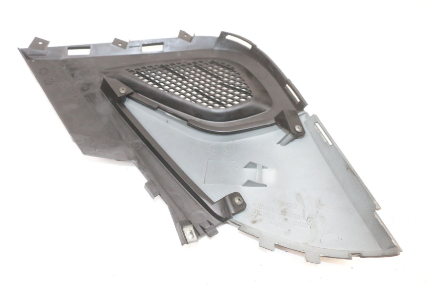 photo de LEFT UNDERSEAT PANEL KYMCO SUPER 8 4T 50 (2021 - 2024) - Alternative perspective