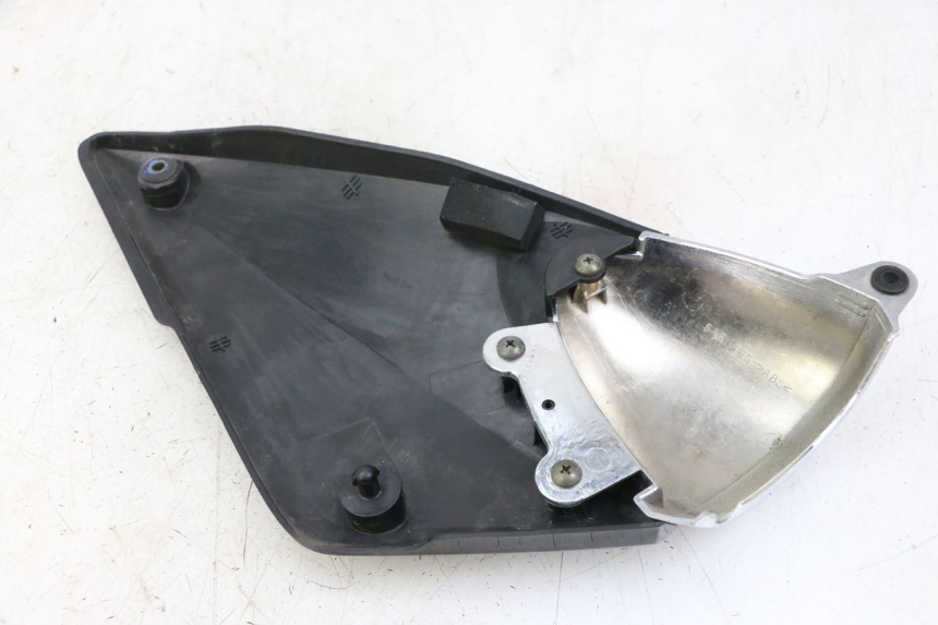 photo de LEFT UNDERSEAT COVER SUZUKI GSF S BANDIT 600 (2000 - 2004) - Component detail