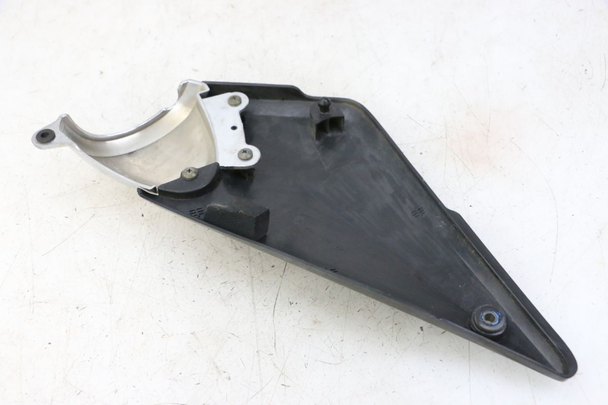 photo de LEFT UNDERSEAT COVER SUZUKI GSF S BANDIT 600 (2000 - 2004) - Zoom on usage condition