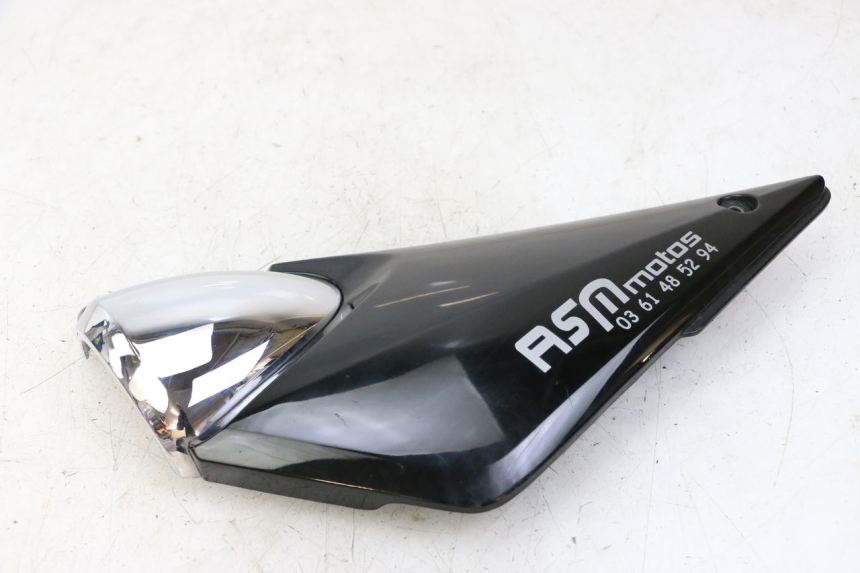 photo de LEFT UNDERSEAT COVER SUZUKI GSF S BANDIT 600 (2000 - 2004) - Alternative perspective