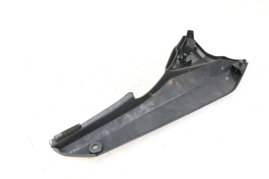 photo de LEFT UNDERSEAT PANEL SUZUKI GSX F GSXF 650 (2007 - 2015) - Alternative perspective