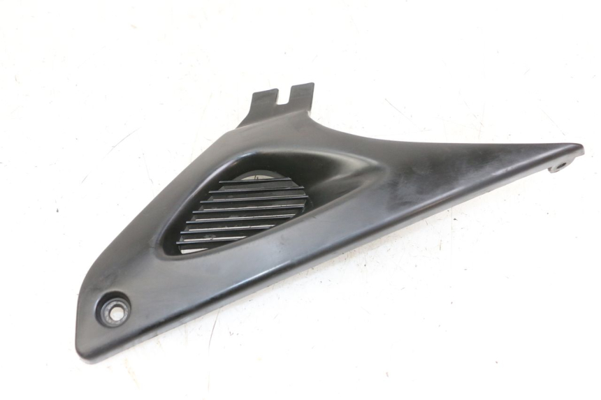photo de LEFT UNDERSEAT PANEL SUZUKI SV S 650 (1999 - 2002) - Alternative perspective