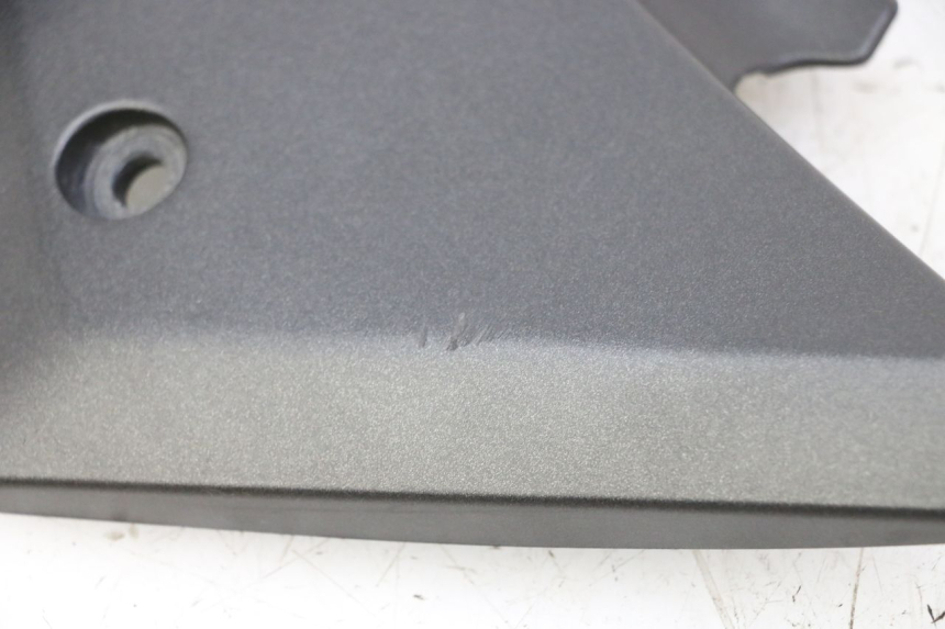 photo de LEFT UNDERSEAT PANEL SUZUKI SV S 650 (2003 - 2009) - Alternative perspective