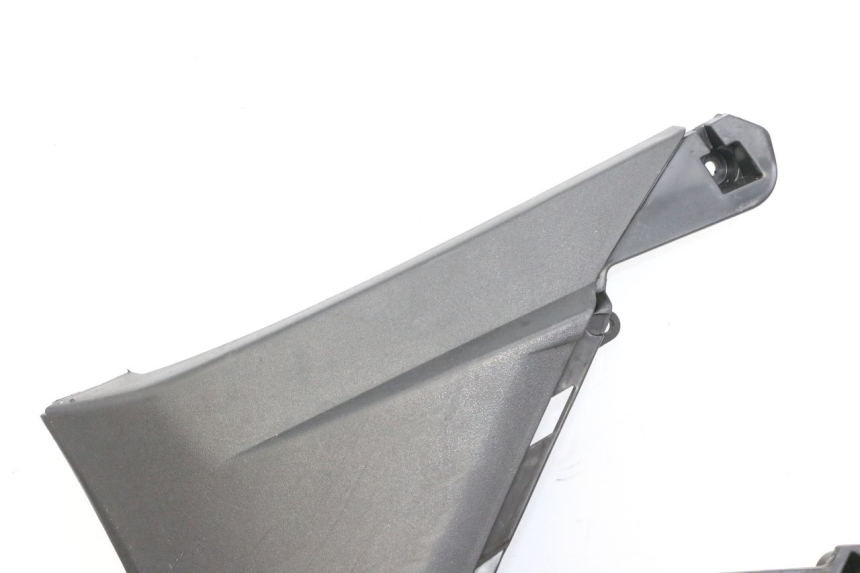 photo de LEFT UNDERSEAT COVER APRILIA SXR 50 (2021 - 2023) - Fixing points details