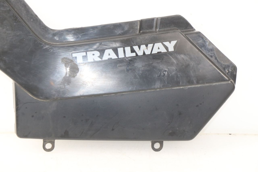 photo de LEFT UNDERSEAT PANEL YAMAHA TW 125 (1998 - 2002) - Technical close-up