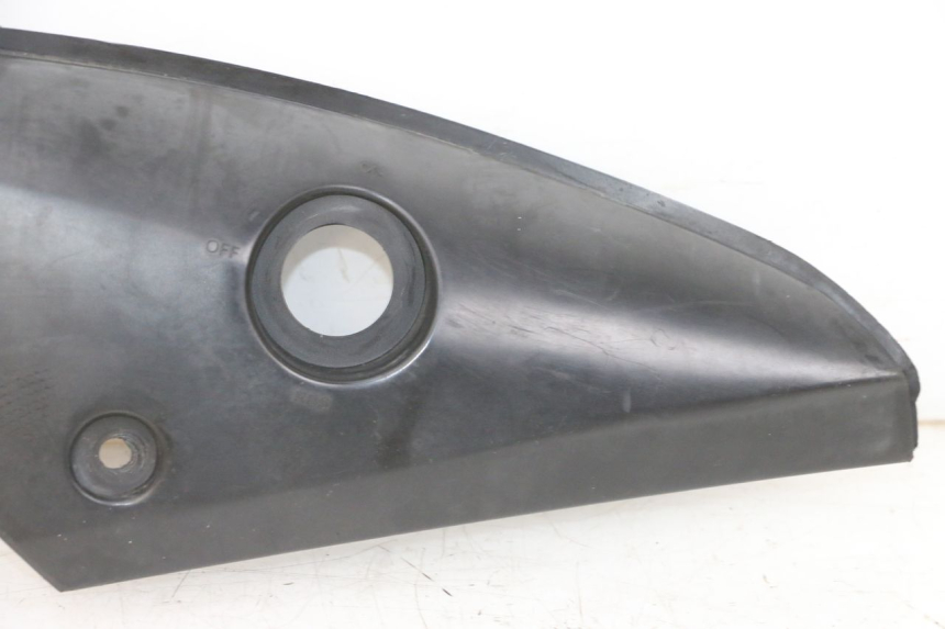 photo de LEFT UNDERSEAT PANEL YAMAHA TZR 50 (2008 - 2016) - Fixing points details