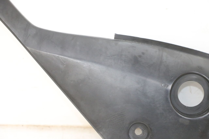 photo de LEFT UNDERSEAT PANEL YAMAHA TZR 50 (2008 - 2016) - Surface and material condition