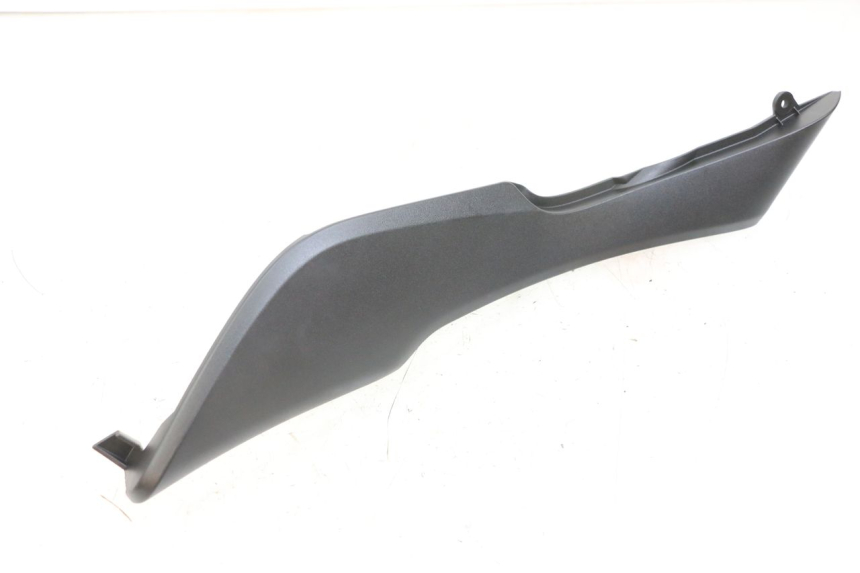 photo de LEFT UNDERSEAT COVER KAWASAKI VERSYS ABS 650 (2015 - 2018) - Technical close-up