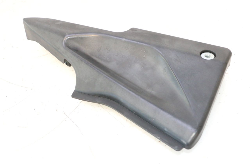 photo de LEFT UNDERSEAT PANEL DAELIM VJ ROADWIN 125 (2004 - 2007) - Zoom on usage condition