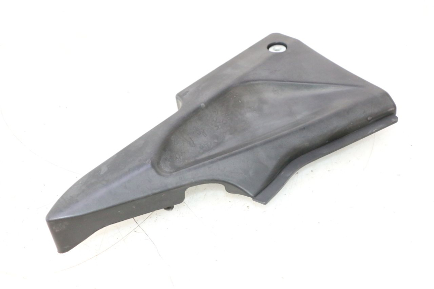 photo de LEFT UNDERSEAT PANEL DAELIM VJ ROADWIN 125 (2004 - 2007) - Alternative perspective