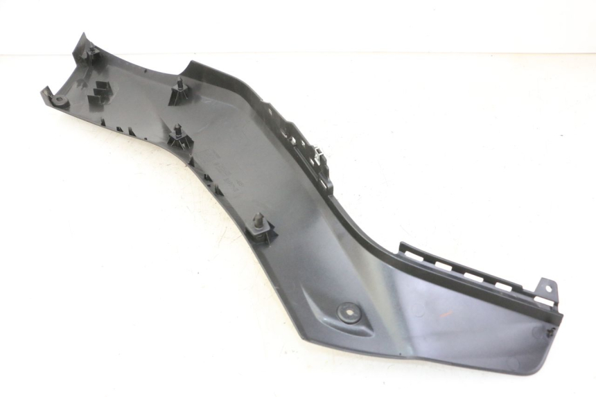 photo de LEFT UNDERSEAT PANEL YAMAHA XMAX X-MAX 125 (2021 - 2025) - Component detail
