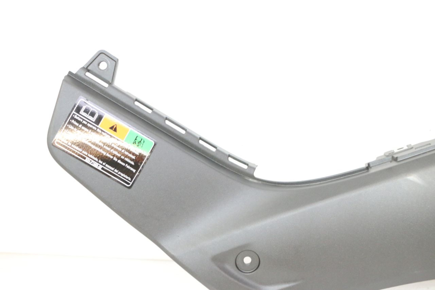 photo de LEFT UNDERSEAT PANEL YAMAHA XMAX X-MAX 125 (2021 - 2025) - High-resolution close-up