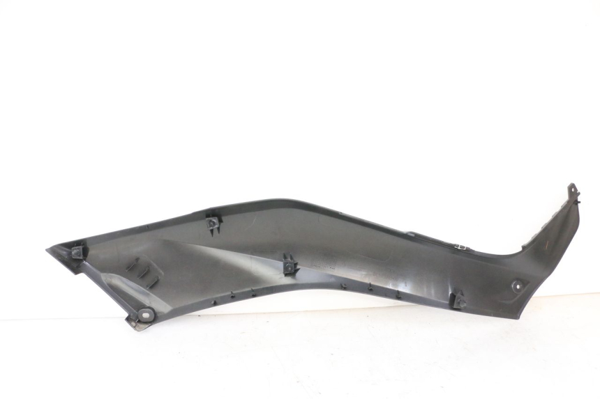 photo de LEFT UNDERSEAT PANEL YAMAHA XMAX X-MAX 125 (2021 - 2025) - Fixing points details