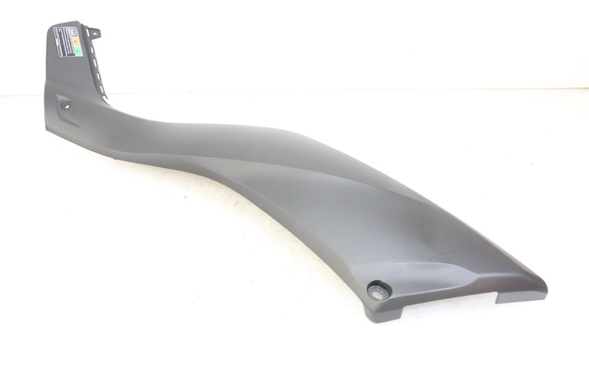 photo de LEFT UNDERSEAT PANEL YAMAHA XMAX X-MAX 125 (2021 - 2025) - Surface and material condition