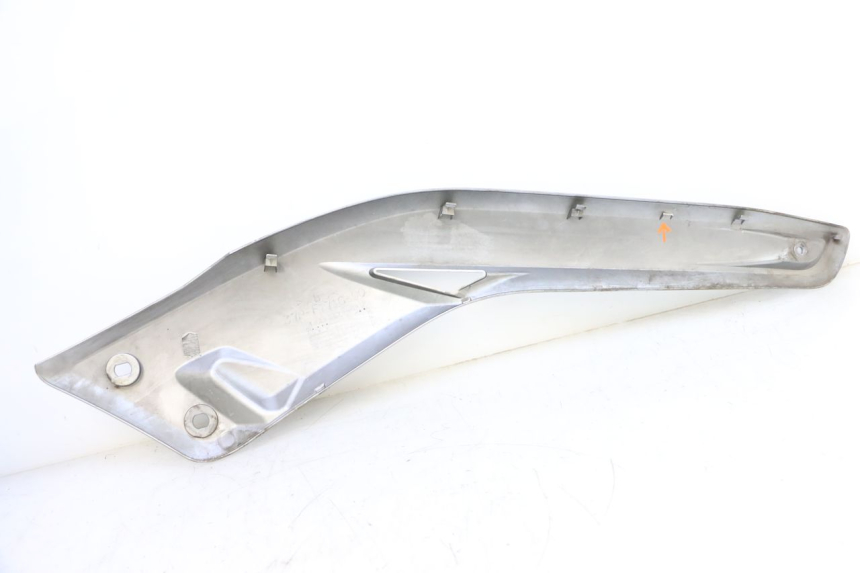 photo de LEFT UNDERSEAT COVER YAMAHA X-MAX XMAX 125 (2010 - 2013) - Fixing points details
