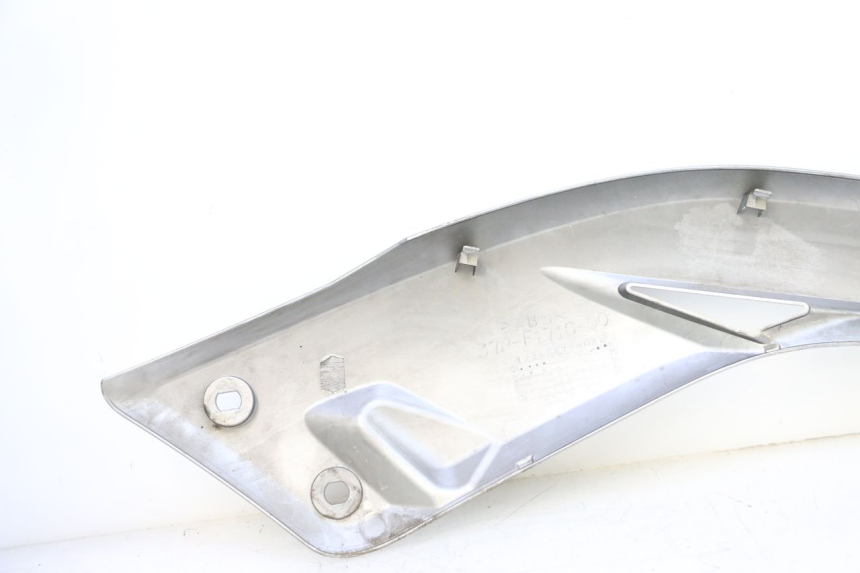 photo de LEFT UNDERSEAT COVER YAMAHA X-MAX XMAX 125 (2010 - 2013) - Surface and material condition