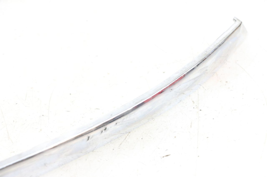 photo de LEFT UNDERSEAT PANEL PIAGGIO X8 125 (2004 - 2007) - Zoom on usage condition