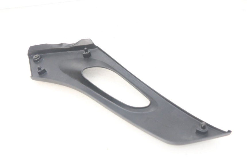 photo de LEFT UNDERSEAT COVER SUZUKI XF FREEWIND 650 (1997 - 2003) - Component detail