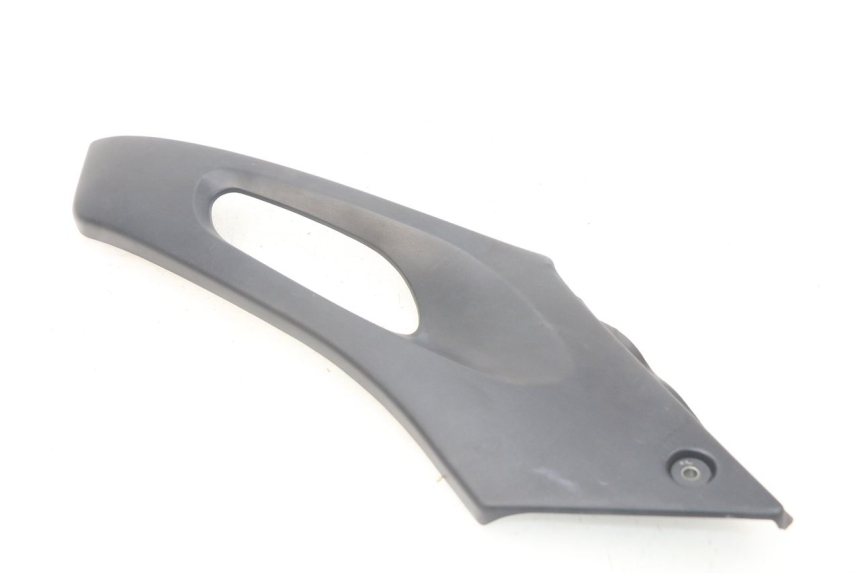 photo de LEFT UNDERSEAT COVER SUZUKI XF FREEWIND 650 (1997 - 2003) - Alternative perspective