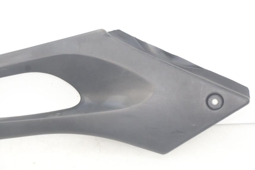 photo de LEFT UNDERSEAT COVER SUZUKI XF FREEWIND 650 (1997 - 2003) - Fixing points details